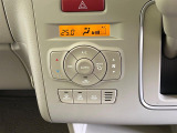 【オートエアコン】一度お好みの温度に設定すれば、車内の温度を検知し風量や温度を自動で調整。暑い…寒い…と何度もスイッチ操作をする必要はありません。快適な車内空間には必須の機能ですね♪