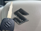 【キーレス】少し離れた場所からでもボタン一つでドアの開錠・施錠ができるのでとっても便利!ドアの鍵穴周りに傷をつけることもありません♪