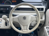 インテリアに合わせたデザインのステアリングは、運転される方のことも考え、運転しやすい形状、大きさです。是非一度、実際に触ってお確かめください。