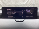 ハンドル操作をアシストすることにより車線からの逸脱回避を支援します。