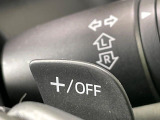【パドルシフト】ハンドルから手を離さずに素早くシフトアップ&ダウンができるので、エンジンブレーキを使う下り坂や高速道路の合流で加速したい場面で役立ちます。