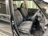 乗降がしやすい運転席。高さが調節できて小柄な方でもベストポジションをとることができます。