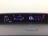 メータは先進的なデジタルメーターを採用!ゆっくりと数字が動くのでとても見やすく表示されます!続可能距離等の情報やHonda SENSINGの注意・警告も表示します!