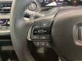 ステアリングにオーディオ操作スイッチが付いています。オーディオ画面に直接タッチしなくても操作が出来ますので、運転に集中できます。