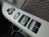 ビジネスカーでも快適装備は外せません。運転席&助手席はパワーウインドウです。(挟み込み防止機能付き)。