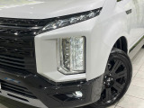 【LEDヘッドライト】悪天候や夜間走行時も良好な視界を確保し安心して運転できる高輝度LEDヘッドライトを装備!点灯速度が早く、消費電力も抑えられています。