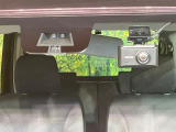 【スズキ レーダーブレーキサポート】走行中に前方の車両等を認識し、衝突しそうな時は警報とブレーキで衝突回避と被害軽減をアシスト。より安全にドライブをお楽しみいただけます。