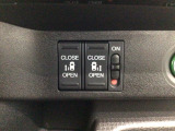 【両側パワースライドドア】両側がパワースライドドアになっており、運転席のスイッチやスマートキーでも開閉が可能です!開口部も広いので乗り降りも楽々♪