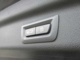 電動リアゲート装備です。バンパー下でのキックスイッチも装備されております。