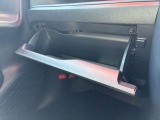 グローブボックスです!車内の収納力もある車です!