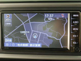 純正ナビを装備。タッチパネル式で使いやすく、お出かけもラクラクです。