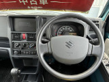 収納がたくさんの使い勝手のよい運転席!