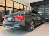 BMWのメカニックによる、100項目の納車前点検エンジン、ミッション、マフラー、電気系統やコンピュータなどを詳細に点検します。交換基準の部品があれば、純正部品を使用し整備した後にお客様にお渡しします。