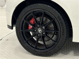 タイヤサイズは225/40R18!純正アルミホイール!残り溝は5ミリ程度です!