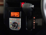 車内を快適に、オートエアコンを装備してます。