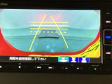 バックでの車庫入れも安心です! リアカメラが付いているバックモニター付のナビを装備しております。操作線もついており距離感も画面から確認できます。