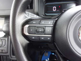 オーディオの音量やチャンネル操作ができるスイッチが、ハンドルに付いています。運転中でも、操作が行えて非常に安全・便利です!