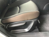 運転席シートリフター!ご自分の好きなシートポジションが取れるので運転が楽しくなりますし疲れにくいです。