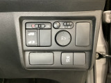 左側電動スライドドアは運転席から操作ができるよう、操作スイッチが付いています。VSA(ABS+TCS+横滑り抑制)解除スイッチなどもも装備しています。