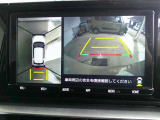 パノラミックビューモニター付きで車両を上から見たような映像をディスプレイオーディオ画面に表示
