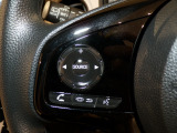 【ステアリングリモコン】ステアリングにオーディオ調節可能なスイッチが装備されていますので運転中でも視線をそらさずにオーディオの調節が可能です!