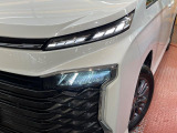 【LEDヘッドライト】悪天候や夜間走行時も良好な視界を確保し安心して運転できる高輝度LEDヘッドライトを装備!点灯速度が早く、消費電力も抑えられています。