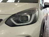 LEDヘッドライトは、点灯の瞬間から最大光量を発揮し、突然暗くなるトンネルなどでの安定感を高めます。