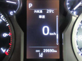 運転席のメータパネル類は常に視界に入る場所ですので、大事なチェックポイントです。ぜひ実際にご乗車ください。