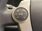 【ステアリングリモコン】運転中でも目線はそのまま、手元のスイッチで安全にオーディオが操作できます。