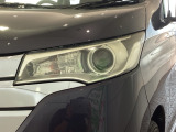 LEDヘッドライトは、点灯の瞬間から最大光量を発揮し、突然暗くなるトンネルなどでの安定感を高めます。