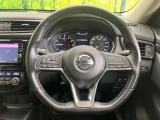インテリアに合わせたデザインのステアリングは、運転される方のことも考え、運転しやすい形状、大きさです。是非一度、実際に触ってお確かめください。