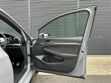 ぜひ厳選したドイツプレミアムブランドのお車を、見て・触って・比べてください!