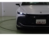 Bi-BeamLEDヘッドランプです。LEDクリアランスランプはセンターランプ点灯機能&おむかえ照明機能付。LEDフロントターンランプも備えています。フルLEDが良好な視界をもたらします。