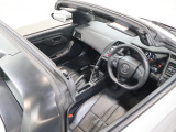 操作性に優れた運転席となります!小物入れや各ボタンの配置にこだわり、使いやすいです!座り心地もよく視認性も良好なのでロングドライブもお任せ下さい!