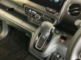 発進時から滑らかに加速する無段階変速のCVTはストップ&ゴーの多い街の中も快適です