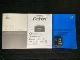 スマートキーは鍵をバッグに入れたままでもドアロックの開閉やエンジンのON・OFFができます。夜間や雨の日も鍵を探さなくて良いので便利です。