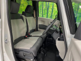 運転席シート廻りは使用感も少なく、良好な状態となっています。前オーナー様が丁寧に使っていたことがよくわかりますね。