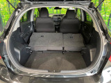 普段のお買い物や通勤、送迎等に十分な荷室スペースを確保しております。セカンドシートを倒すと、大きな荷物の積載も可能です♪