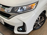 【LEDヘッドライト】悪天候や夜間走行時も良好な視界を確保し安心して運転できる高輝度LEDヘッドライトを装備!点灯速度が早く、消費電力も抑えられています。