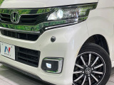 【LEDヘッドライト】悪天候や夜間走行時も良好な視界を確保し安心して運転できる高輝度LEDヘッドライトを装備!点灯速度が早く、消費電力も抑えられています。
