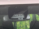 【トヨタセーフティセンスC】走行中に前方の車両等を認識し、衝突しそうな時は警報とブレーキで衝突回避と被害軽減をアシスト。より安全にドライブをお楽しみいただけます。