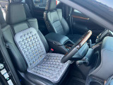 運転席はくつろぎのプライベート空間! 車内をクリーニングしてお待ちしております!