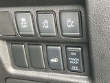 両側スライドドアはオート機能付き。運転席からも開閉可能です。
