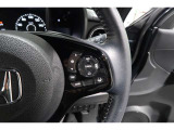 Hondaセンシングの機能のひとつ、アダプティブクルーズコントロール付!アクセルから足を離しても設定したスピードと前車との車間を保ち走行してくれます!車線維持もアシスト☆高速道路で疲労軽減ですね☆