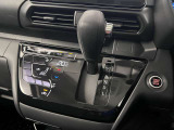 操作が簡単なシフトレバーですのでストレスなく運転が出来ますよ!