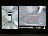 パノラミックビューモニター付きです。車両を上から見たような映像をディスプレイオーディオ画面に表示。運転席からの目視だけでは見にくい、車両周辺の状況をリアルタイムでしっかり確認できます。