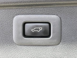 【パワーバックドア】スマートキーや運転席のボタンを押すだけでリアゲートが自動で開閉します!荷物を持っている時や、高い位置にあるバックドアを閉める際に便利な機能です♪