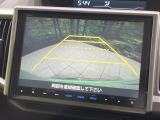 【バックカメラ】駐車時に後方がリアルタイム映像で確認できます。大型商業施設や立体駐車場での駐車時や、夜間のバック時に大活躍!運転スキルに関わらず、今や必須となった装備のひとつです!