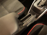 痛みの出やすい運転席シートの角、フロアマット、座面、ともに良好です