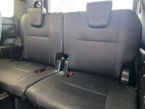 軽い力でスムーズに折りたためるワンタッチスペースアップシートを採用。車内に乗り込まずに楽に行います。